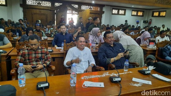Camat Pati Bantah Usulkan Kenaikan PBB 250%, Pansus DPRD Temukan Kejanggalan Pernyataan Bupati