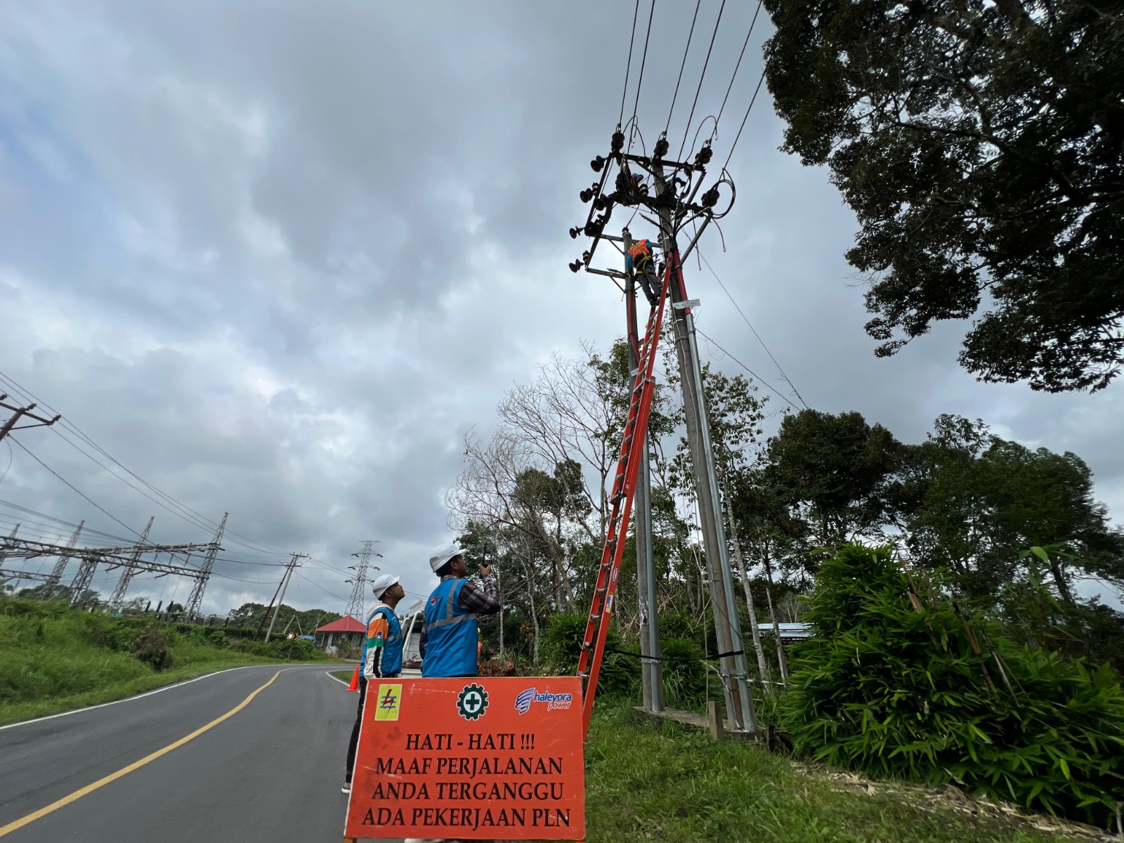 PLN UID S2JB Operasikan Empat Penyulang Utama Tiangkatkan Keandalan Listrik di Kabupaten Empat Lawang