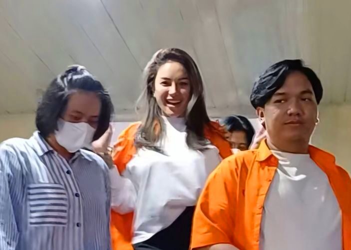 Nikita Mirzani dan Asistennya, Mail Syahputra, Ditahan atas Dugaan Pemerasan terhadap Reza Glady