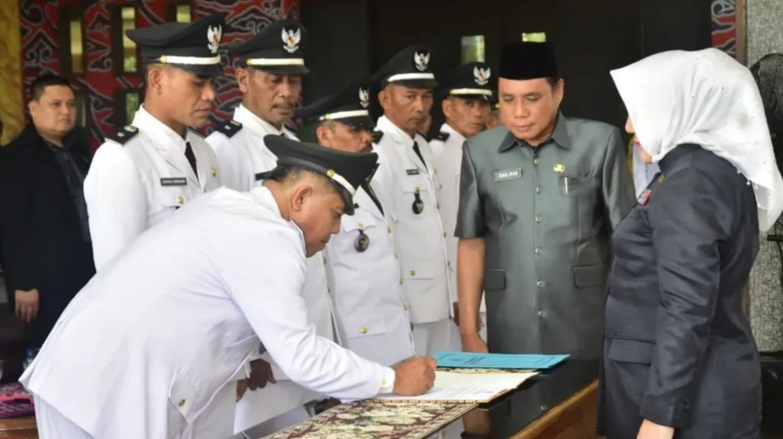 Perpanjangan Masa Jabatan 13 Kades di Musi Rawas Resmi Dikukuhkan Bupati Musi Rawas Hj Ratna Machmud