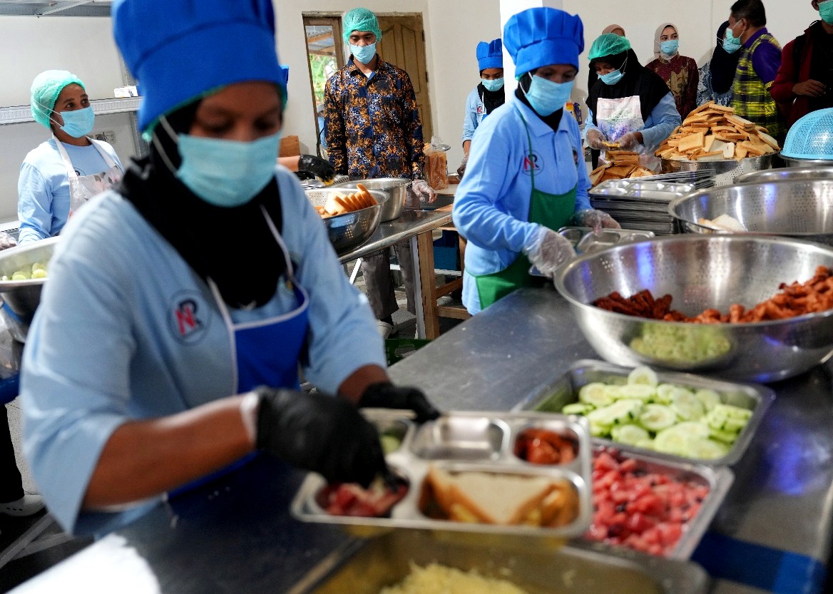 Pekerja MBG Ungkap Jam Kerja 20 Jam dan Gaji Telat Dibayar