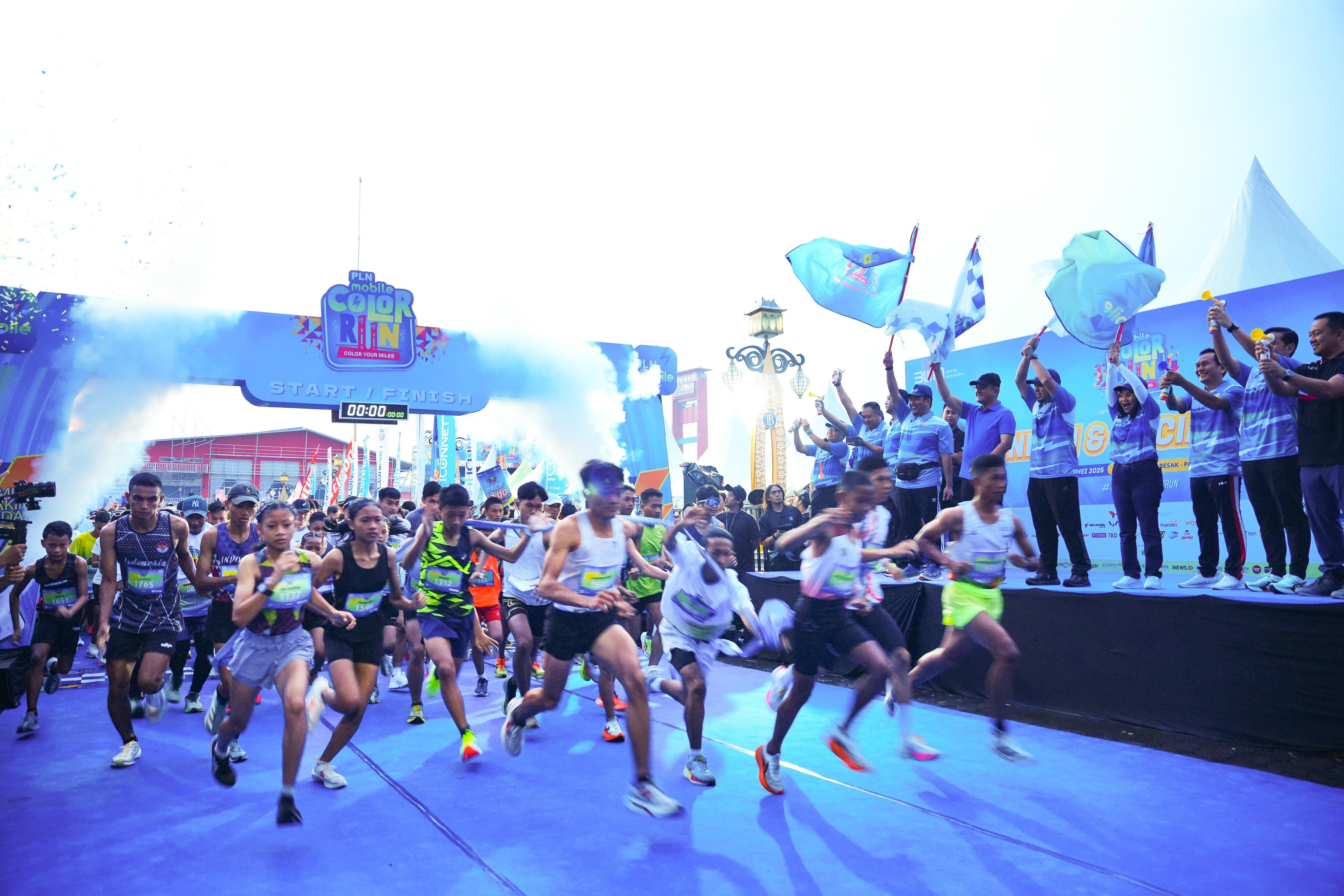 2500 Peserta PLN Mobile Color Run Berhasil Ramaikan Benteng Kuto Besak