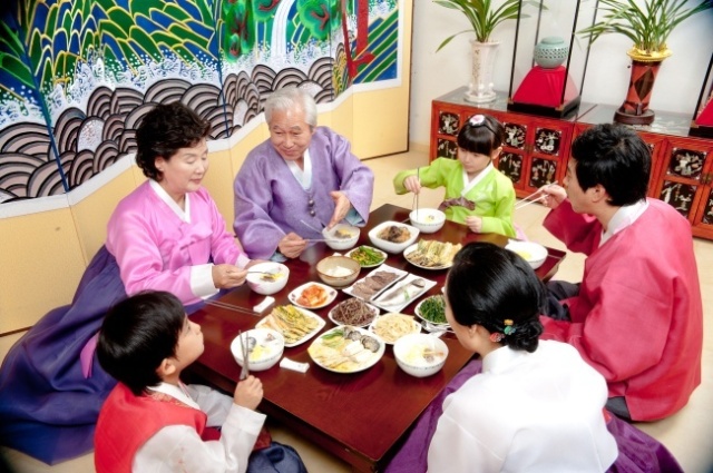 4 Table Manner ala Korea Selatan yang Harus Diketahui