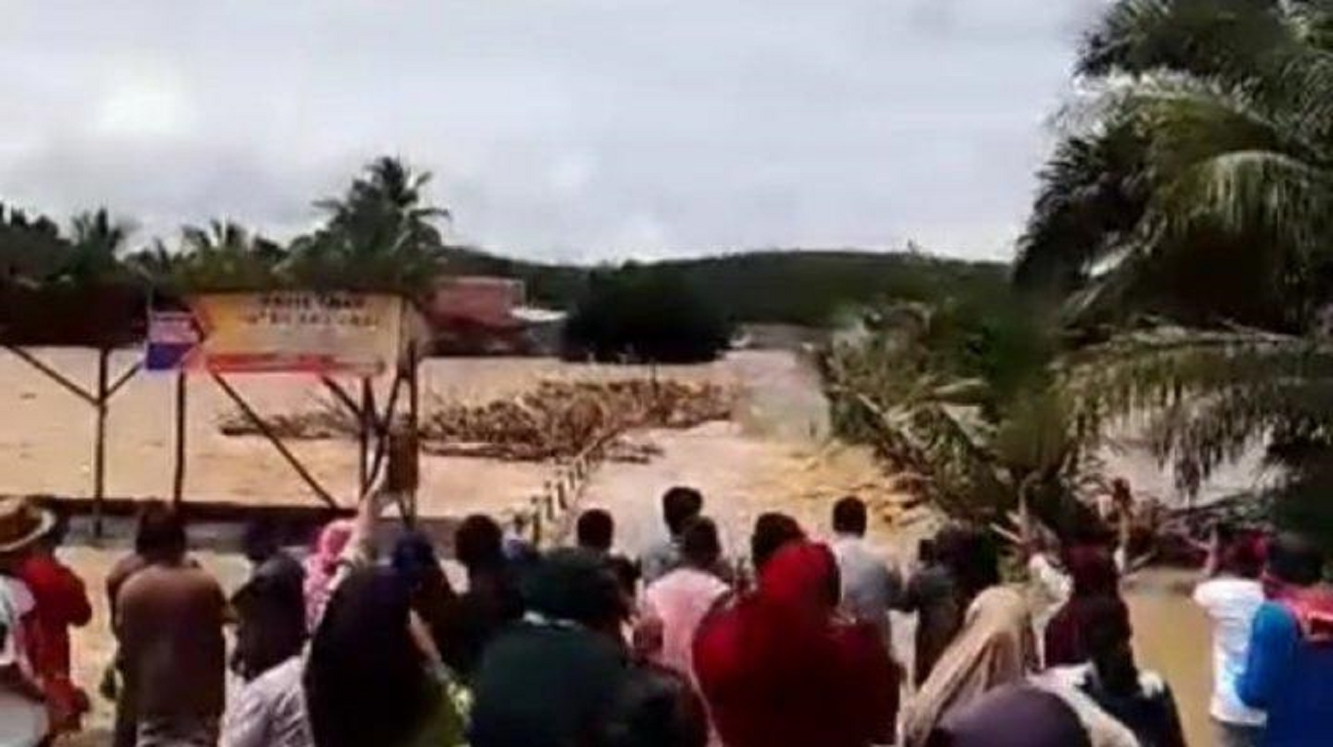 2 Desa di MURATARA Terisolasi Akibat Jembatan Beton Sukamenang Putus