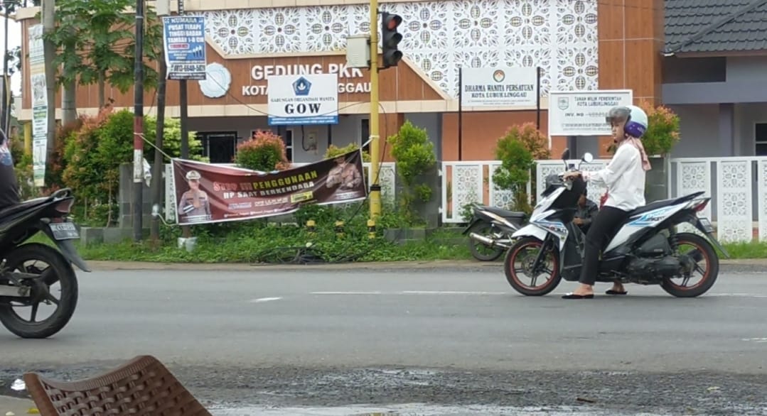 Satlantas dan Polres Lubuk Linggau Himbau Masyarakat Dilarang Menggunakan HP Saat Berkendara