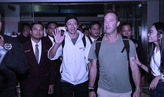 Valentino Rossi Tiba di Jakarta: Legenda MotoGP Disambut Ribuan Penggemar di Bandara Soekarno-Hatta