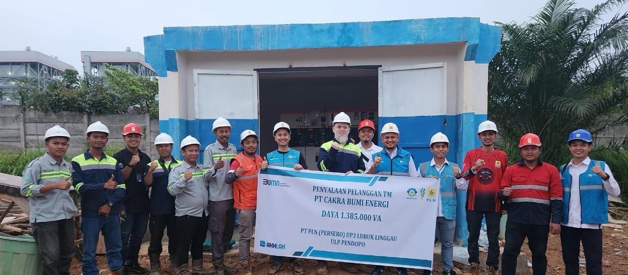 PLN UP3 Lubuklinggau Sukses Lakukan Penyalaan Perdana Pelanggan TM PT Cakra Bumi Energi Daya 1.385.000 VA