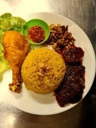 Jualan Nasi Kuning Rendang Rp 13 Ribu, Penjual Ini Dianggap Rusak Harga Pasar