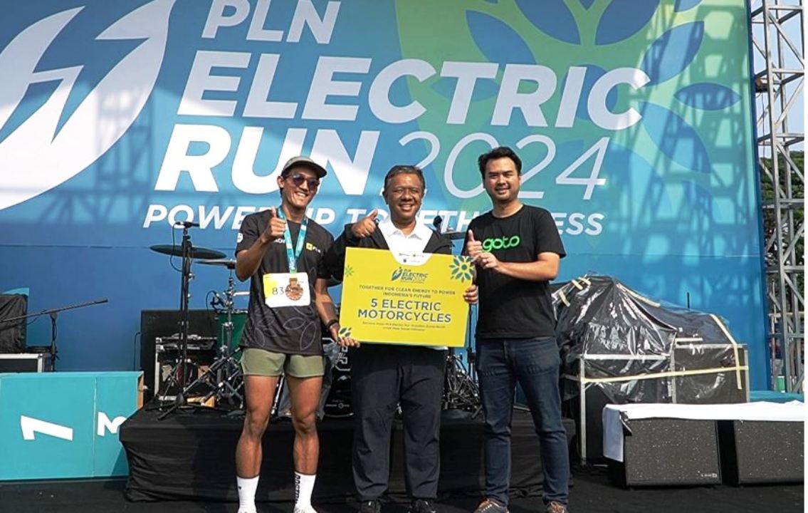 Dalam Rangka Ajang PLN Electric Run 2024, 5 Ojol Prasejahtera Peroleh 5 Unit Motor Listrik