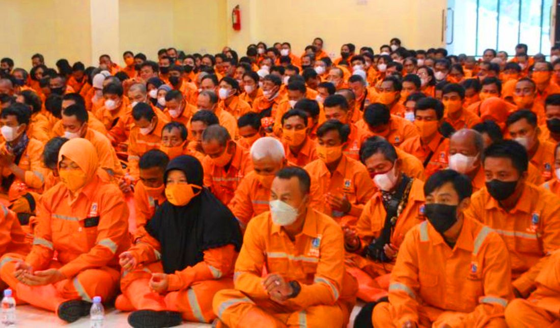 Sarjana Akuntansi Rela Jadi PPSU: Bersihkan Got dan Sapu Jalan Demi Pekerjaan