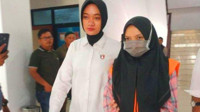 Regina, Pegawai Bank Jambi yang Dikhianati Kepercayaan: Bobol 25 Rekening Demi Judi Online