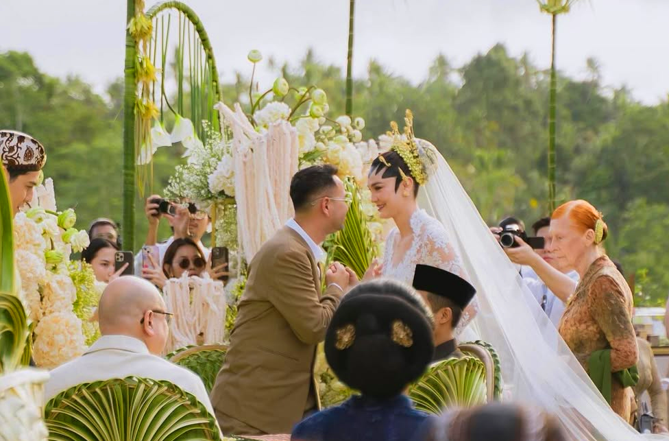 Tangis Raffi Ahmad Pecah Antarkan Luna Maya Jadi Istri Maxime Bouttier: 