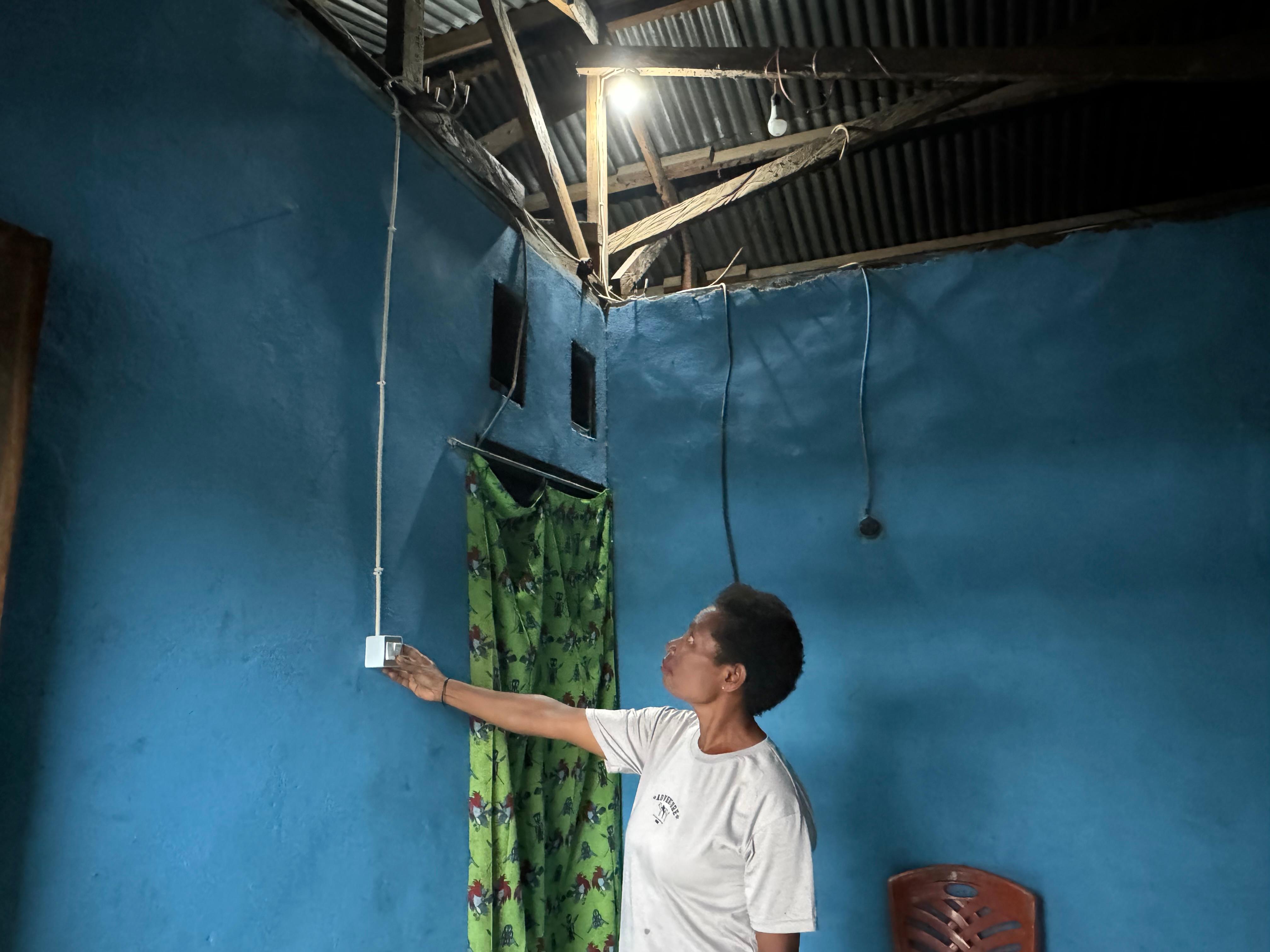 Tembus Akses Menantang, PLN Berhasil Listriki Lima Kampung Di Keerom, Papua