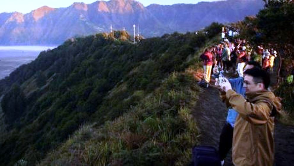 Seluruh di Wilayah Gunung Bromo Dilarang Ada Perkemahan, Mengapa?