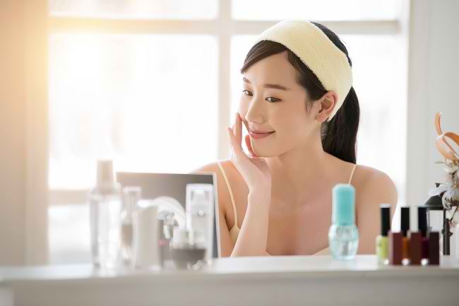 Moisturizer Dulu atau Serum? Ini Urutan yang Tepat dalam Pemakaian Skincare