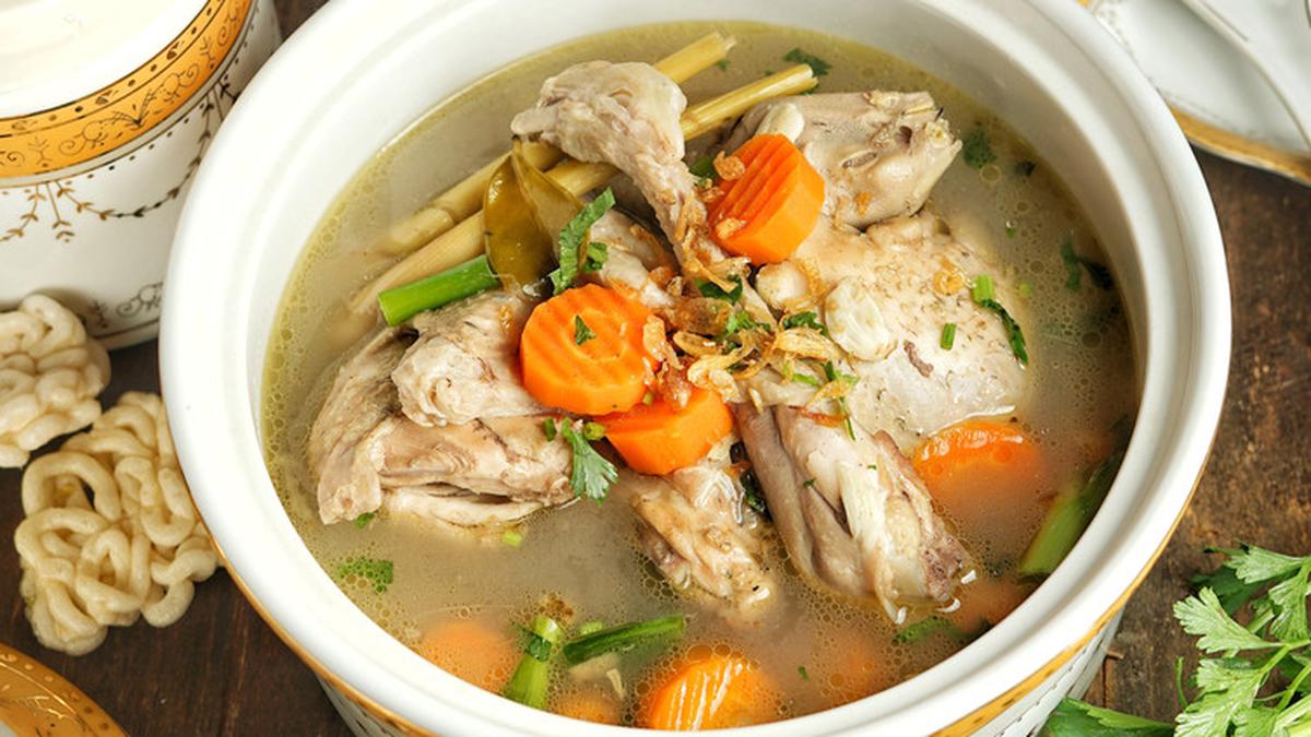 Resep Sup Ayam Bening Gurih: Menu Berbuka Puasa yang Lezat dan Menyegarkan