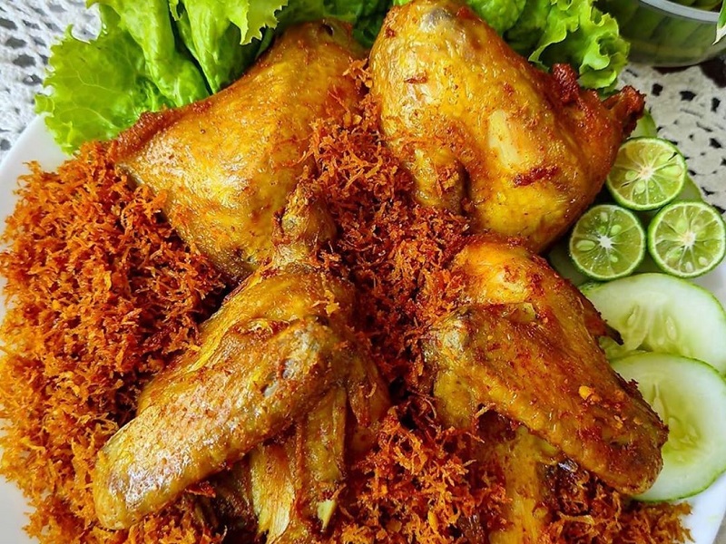 Resep Ayam Serundeng Gurih: Sajian Lezat dengan Kelapa Parut