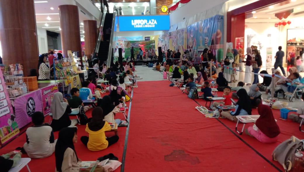 Serunya Lomba Mawarnai Anak-anak di Tengah Festival Durian di Lippo Plaza Lubuklinggau 2025