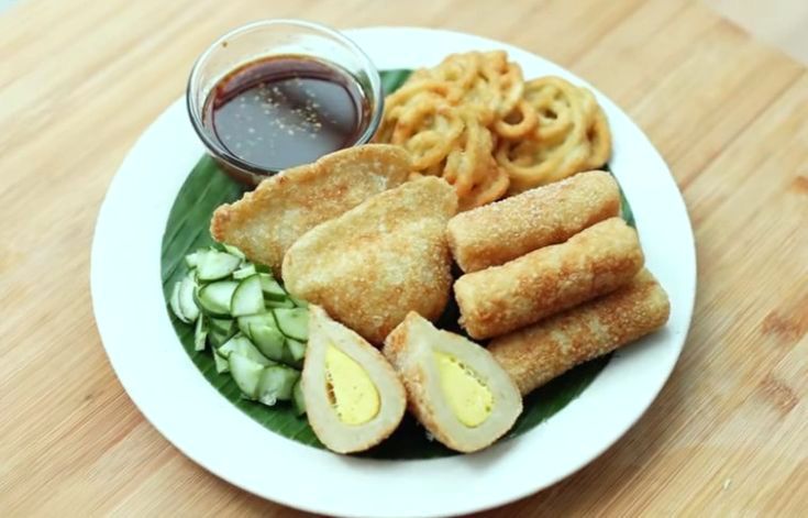 Pempek Palembang: Sejarah, Ragam, dan Cara Membuatnya