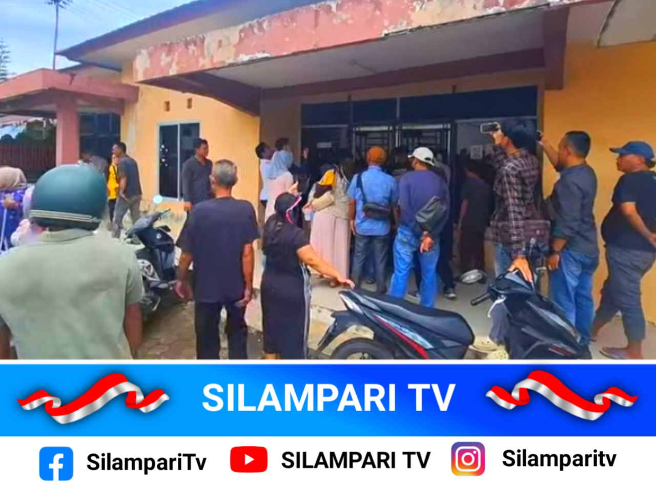 Diduga Salah Wewenang, Warga Segel Kantor Lurah Pasar Muara Beliti