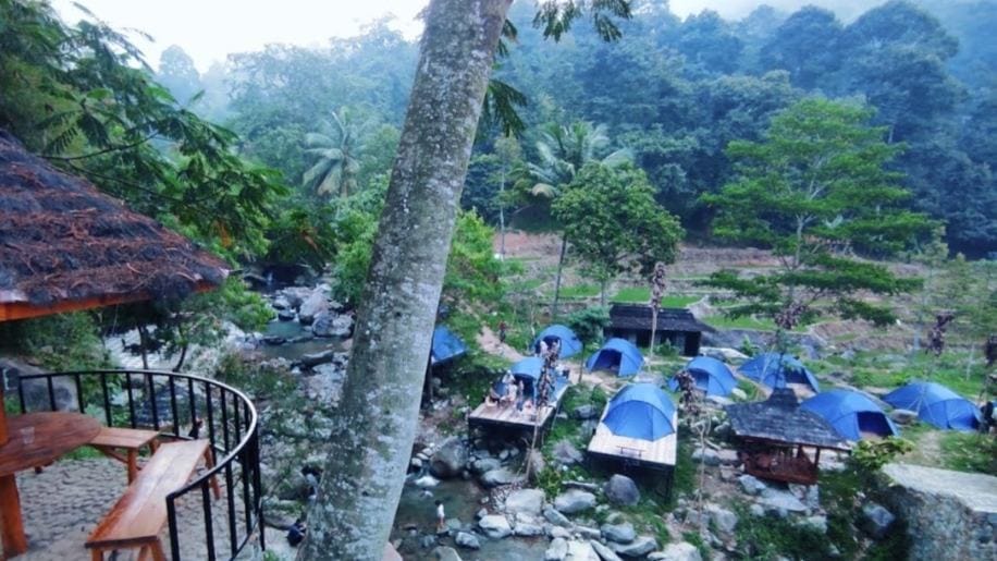 Liburan Bebas Macet, Rasakan Sensasi Glamping di Pinggir Sungai yang Asri