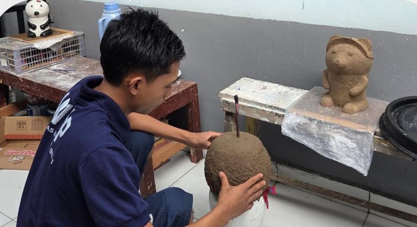 Warga Binaan Lapas Narkotika Muara Beliti Sulap Kardus Bekas Jadi Kerajinan Bernilai Ekonomi