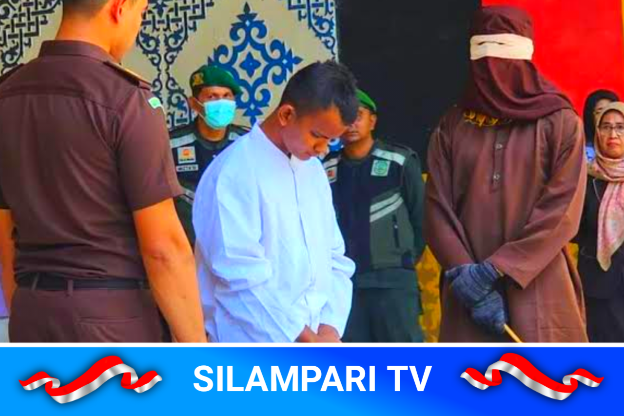 Pasangan Gay Dihukum 76 Kali Cambuk di Aceh, Eksekusi Disaksikan Publik.