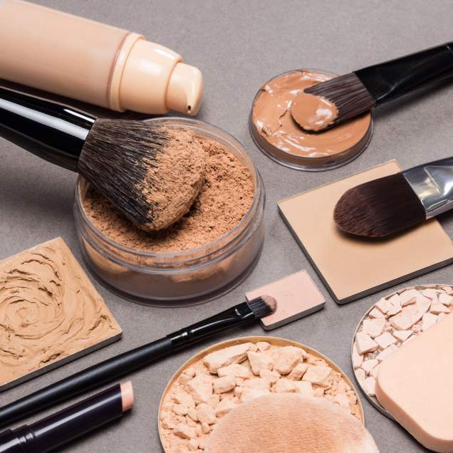 5 Perbedaan Concealer dan Foundation yang Perlu Kamu Ketahui Sebelum Makeup