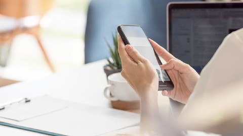 Uni Eropa Wajibkan Baterai Smartphone Bisa Dilepas Mulai 2027, Ini Dampaknya bagi Industri