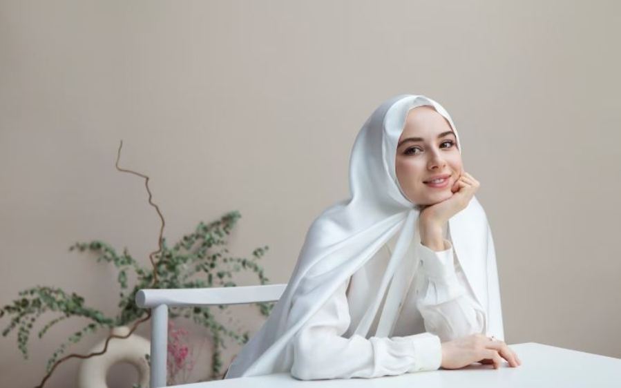 Memakai Hijab Seharian? Ini dia 3 Rekomendasi Shampoo Terbaik untuk Merawat Rambut