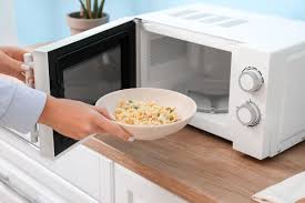 4 Wadah Makanan yang Tidak Boleh Dimasukkan ke Microwave