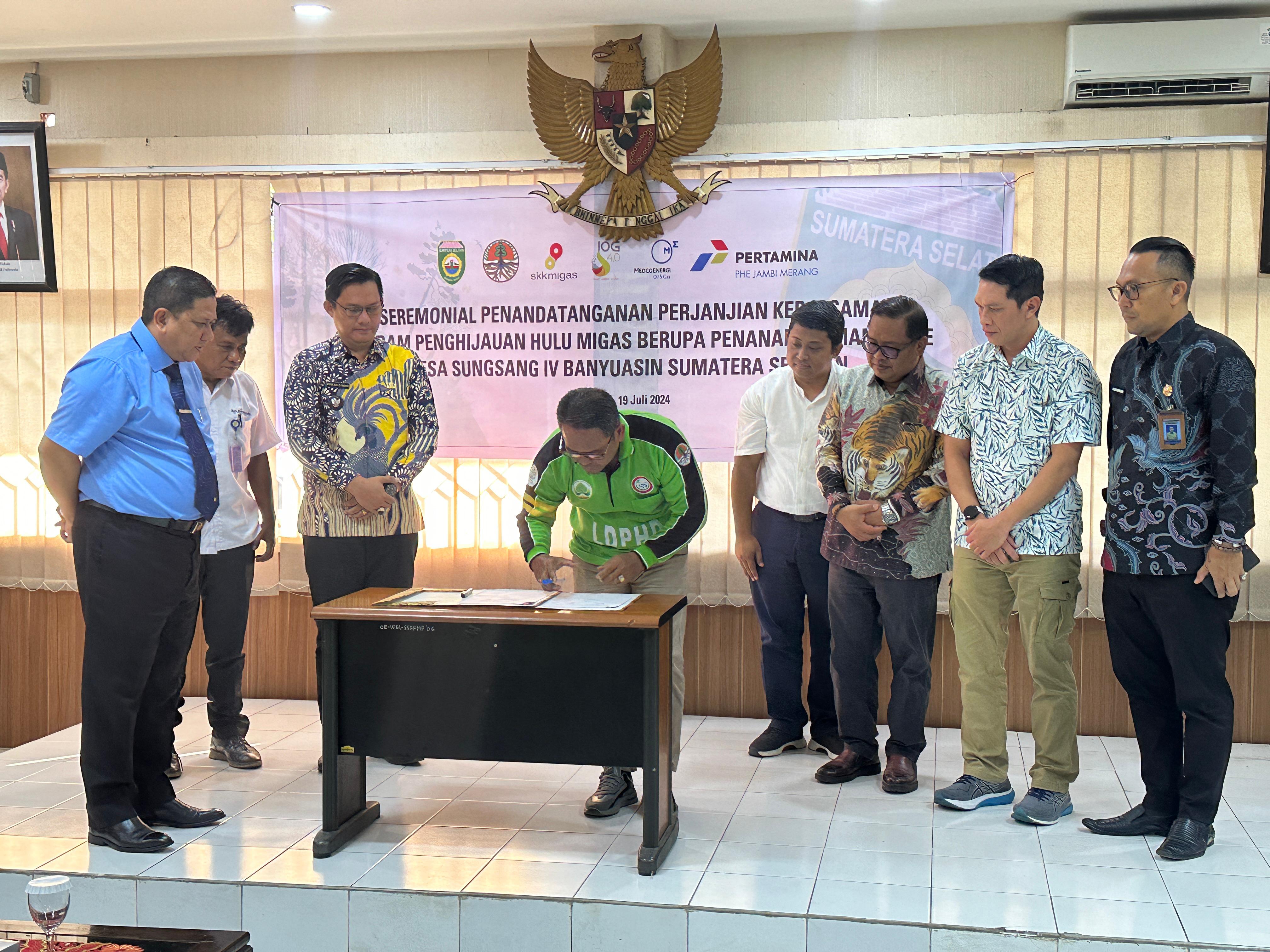 SKK Migas Bersama Medco E&P dan PHE Jambi Merang Tanam Mangrove di Sungsang