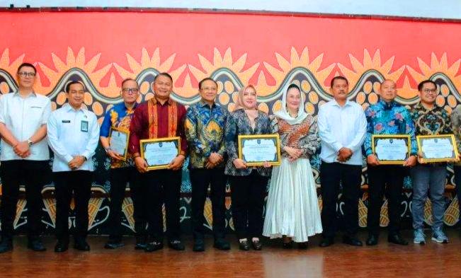 Bupati Musi Rawas Terima Penghargaan Kemenkumham Atas Peran Aktif Tangani Kerusuhan Lapas Muara Beliti