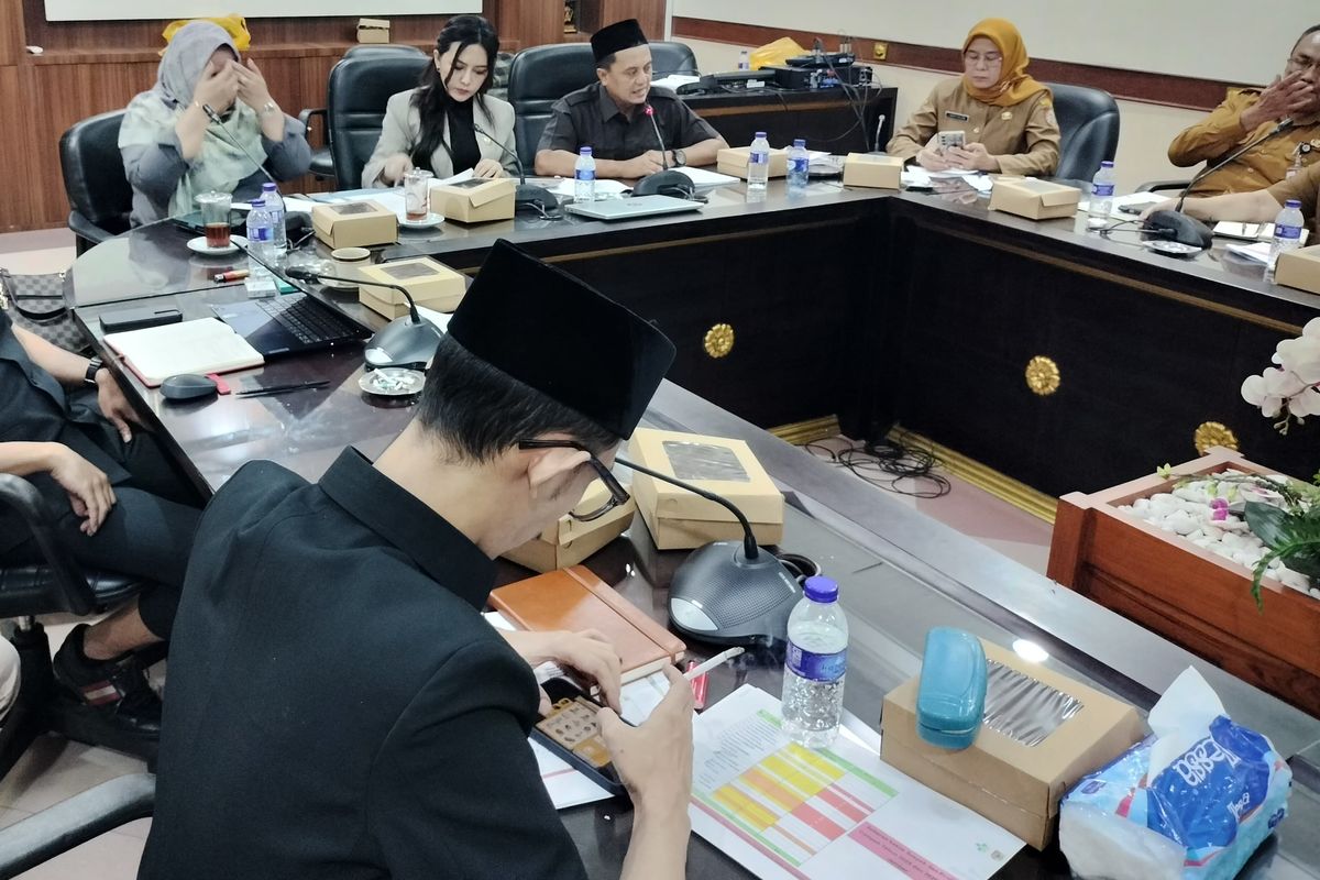 Viral Anggota DPRD Diduga Bermain Game Saat Rapat, DPRD Jember Siapkan Proses Etik dan Sanksi