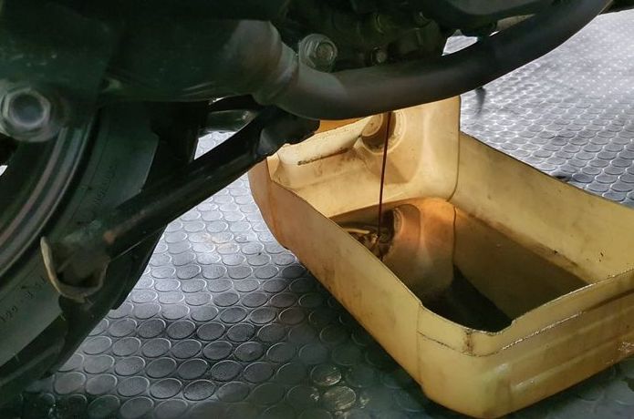 Musim Kemarau dan Macet, Jangan Abaikan Kondisi Oli Mesin Kendaraan