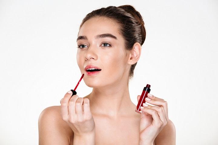 3 Rekomendasi Lip Stain Terbaik yang Fresh dan Awet Seharian, Cantik Anti Kering!