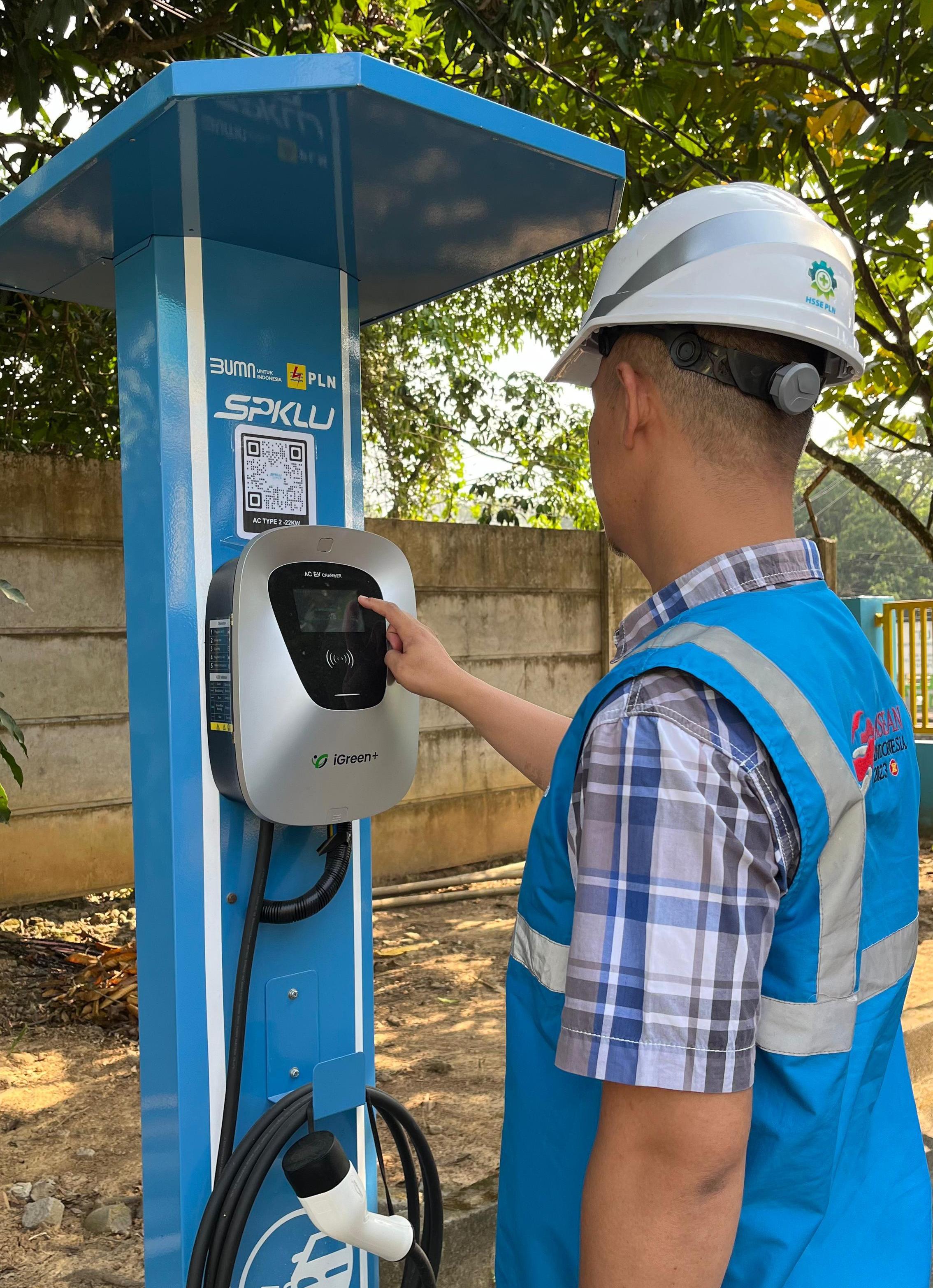 PLN ULP Pendopo Hadirkan SPKLU Pertama di Kabupaten PALI Salah Satu Penguatan Ekosistem Kendaraan Listrik