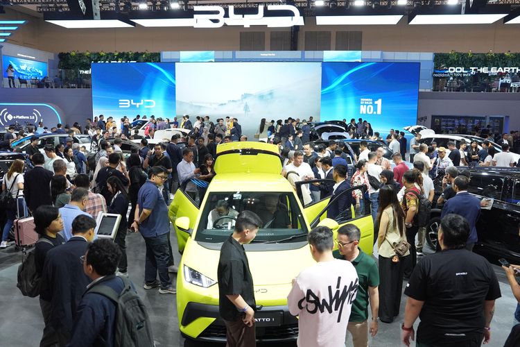 Penjualan Mobil Listrik dan Hybrid Melonjak di Awal 2026, Diwarnai Isu Kenaikan Harga BBM