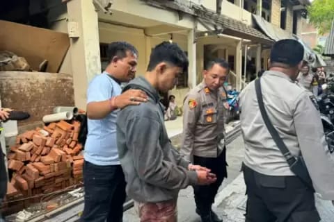 Mayat Wanita Muda Yang Dibunuh Oleh Teman Kencannya Dimasukkan Koper dan Dibuang di Semak-semak 