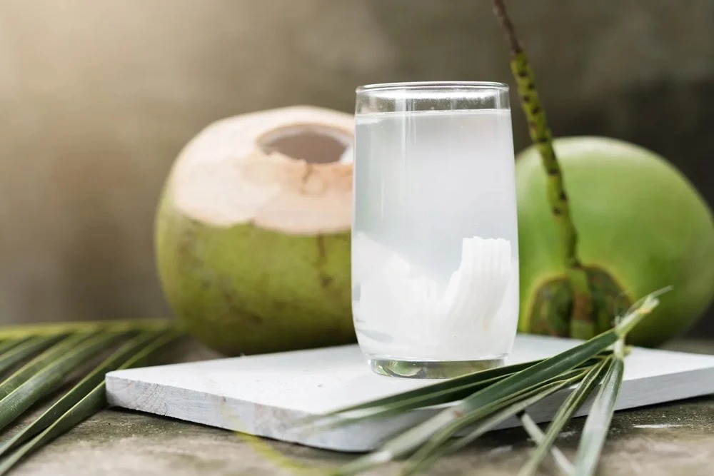 Air Kelapa Baik Dikonsumsi Setiap Hari? Ini Manfaat dan Batas Aman yang Perlu Diketahui