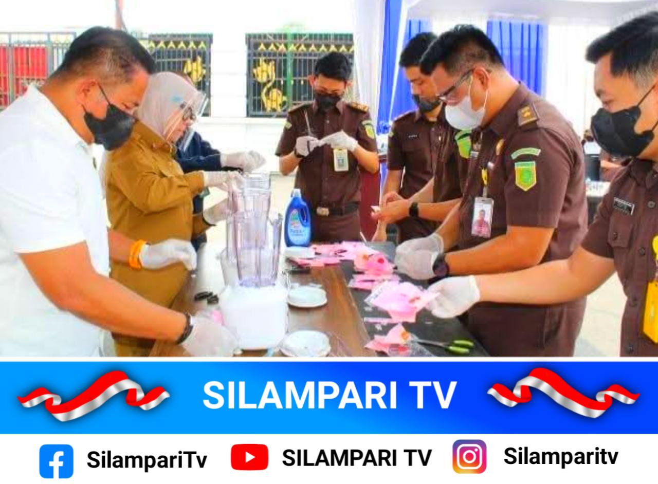 Kejari Lubuk Linggau Musnahkan Ratusan Gram Narkotika dan Barang Bukti Lainnya