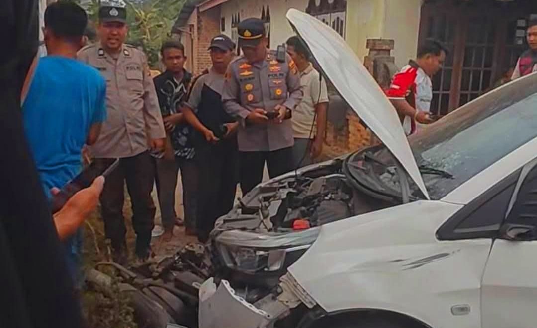 Diduga Sopir Mengantuk, Honda Brio Keluar Jalur dan Tabrak Sejumlah Orang di Megang Sakti