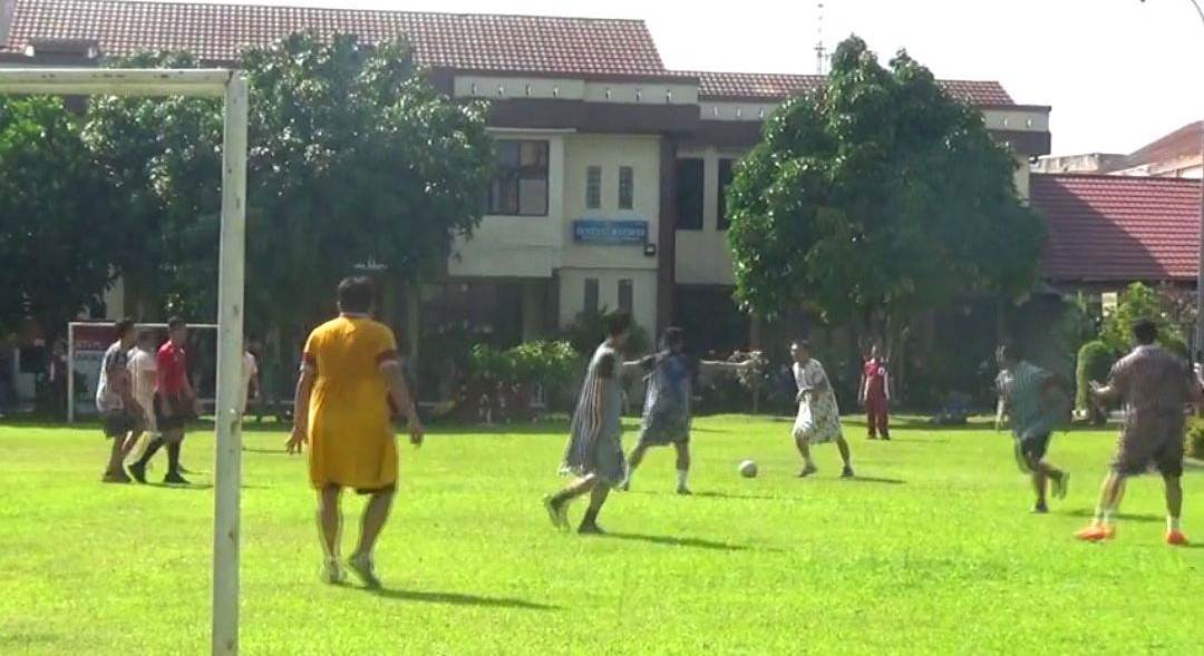 Polres Lubuk Linggau mengadakan Lomba Futsal Gembira di lapangan depan Mako Polres Lubuk Linggau