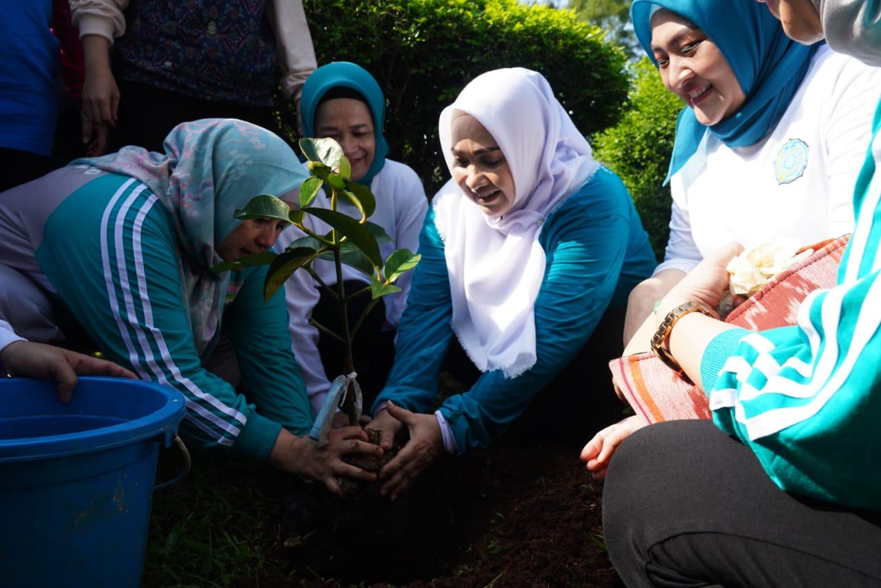 Kampanyekan 10 Program Pokok melalui Gerakan Tanam Cabai