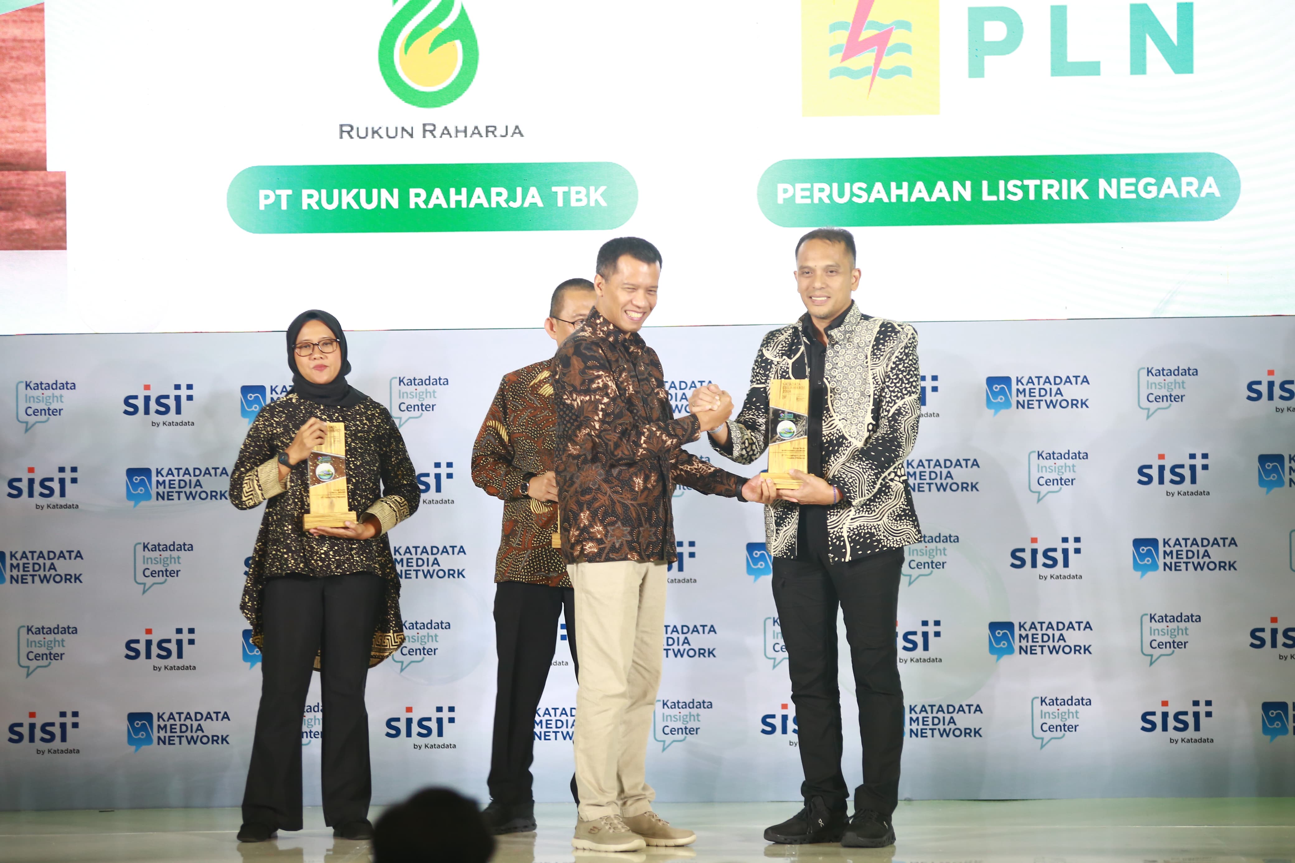 Kedepankan Aspek Keberlanjutan, PLN Raih ESG Awards Sektor Energi di Ajang SAFE