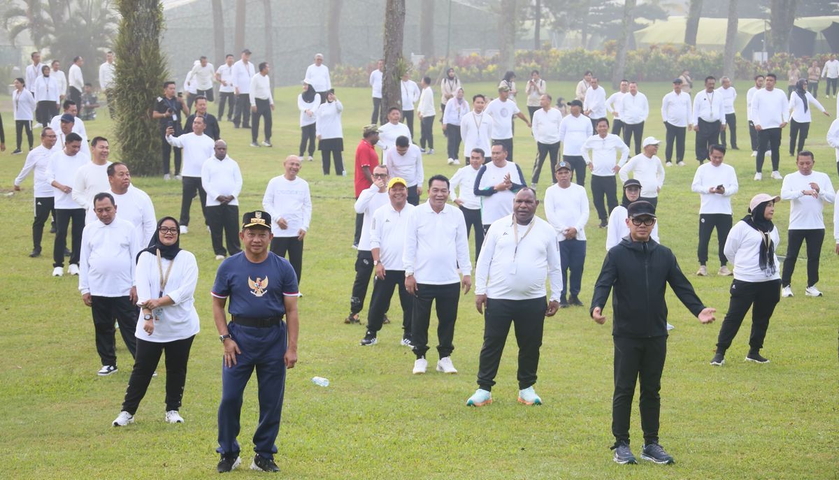 Yel-Yel dan Senam Pagi Warnai Hari Kedua Retreat Kepala Daerah di Magelang