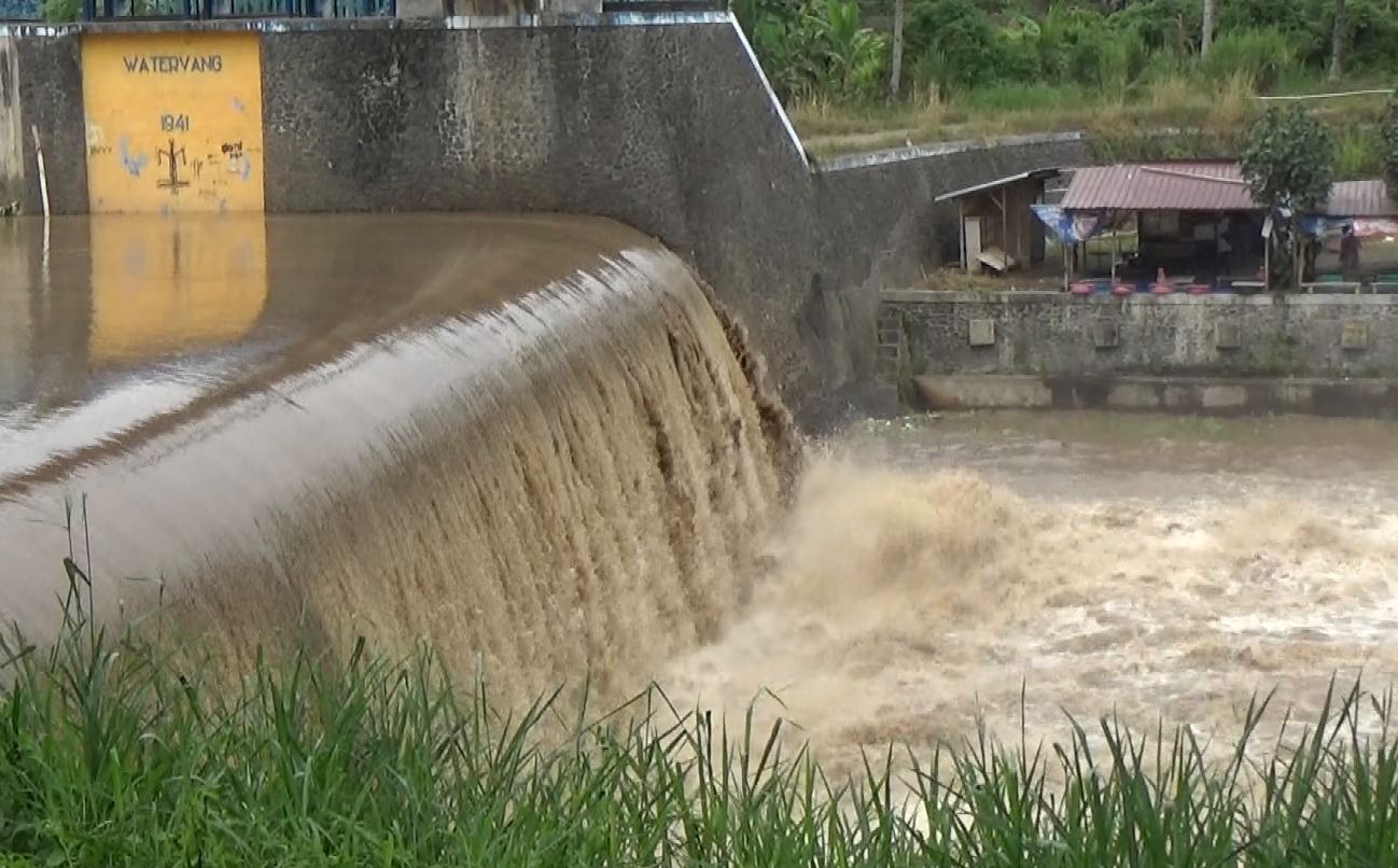 Debit Air Watervang Tinggi, Wisatawan Diminta Waspada