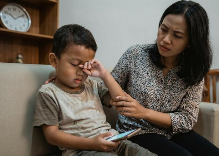  Anak Terlalu Lama Main Gadget Berisiko Diabetes hingga Gagal Ginjal, Orang Tua Diminta Perbanyak Aktivitas 