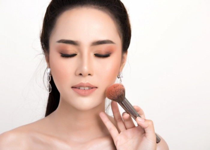 3 Rekomendasi Bedak Padat untuk Make Up Lebih Flawless