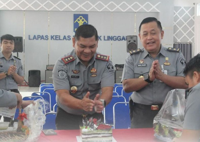 Bertambah Usia, Kalapas Lubuklinggau Dapat Kejutan dari Pegawai dan Sampaikan Ini